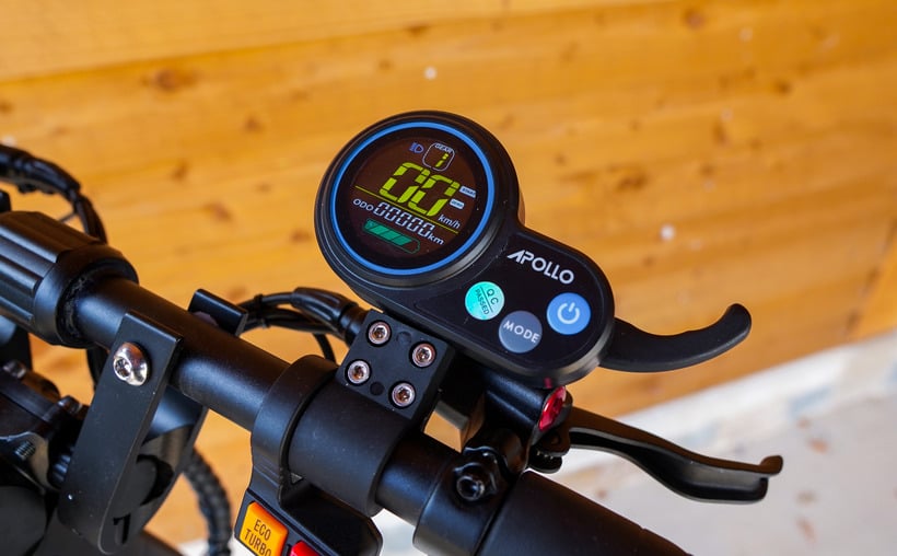 Apollo Ghost 2022 Display and Throttle