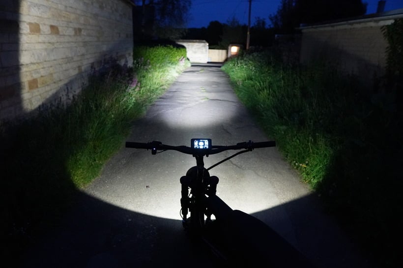 EMOVE RoadRunner Pro Headlight Beam at Night