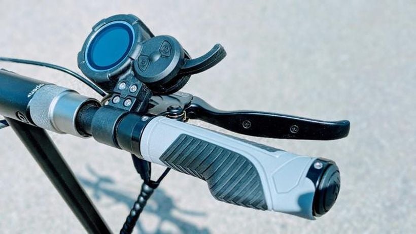 Evolv Tour XL Handlebars With LCD Panel and Finger Throttle